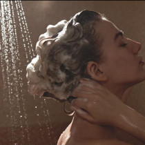 Чували ли сте за „тъмен душ“-Нова тенденция подготвя тялото и ума за сън, а това не струва нищо.