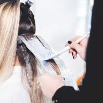 Трябва ли да се боядисвате с мръсна или чиста коса? Най-накрая реших какво да правя с по-добри резултати.