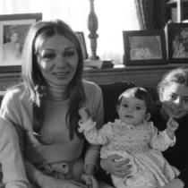 Ето как изглежда днес единствената оцеляла дъщеря на последната императрица на Иран: Родена в разкош, а съдбата я хвърля в изгнание