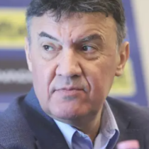 Почина Боби Михайлов