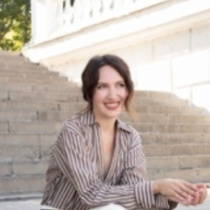 Най-модерните дънки тази пролет не са сини: Нова тенденция завладява улиците