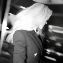 Никол Кидман блесна в необичаен костюм на Шанел-Снимки