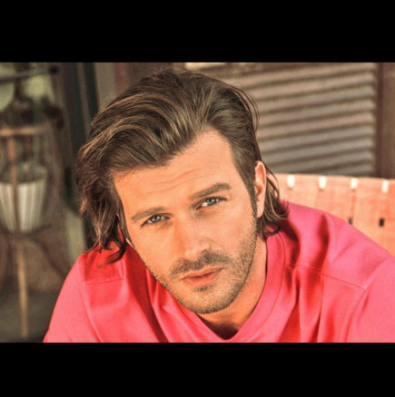 Къванч Татлату събра очите на феновете с нова прическа - още по-хубав от преди, прилича на куклата Кен!