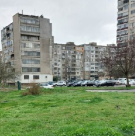 3-годишно дете увисна от тераса на осмия етаж на блок в Ямбол