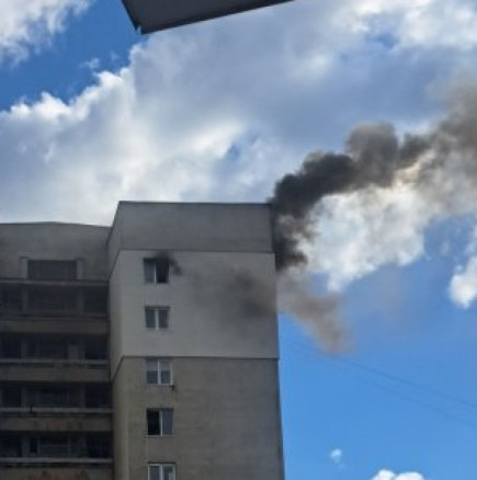 Овъглено тяло е открито в пожара в жилищен блок в София