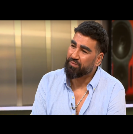 Бабата на Азис пресказала славата му, Васил НЕ Е името, с което е записан при раждането!