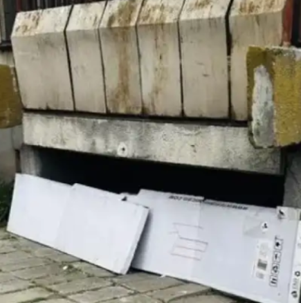 Майка и детето й живеят под тераса в Пловдив