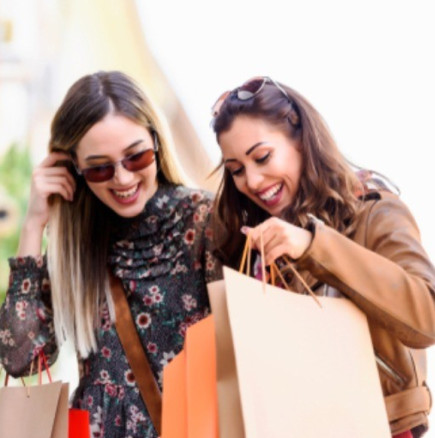 Единственото яке, от което се нуждаете за пролетта: Жените вече се надпреварват да го купят първи!