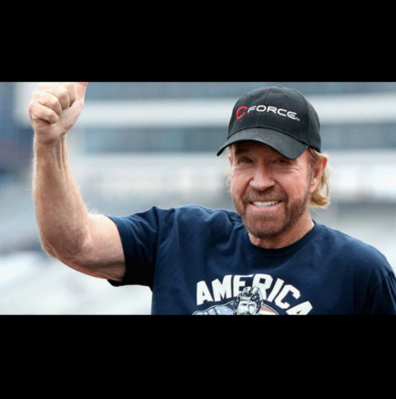 Отиде си една легенда - почина големият Чък Норис! Поклон!