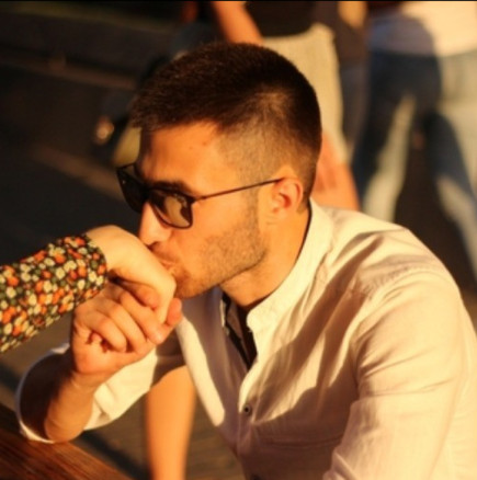 Хванат в собствената си игра: Той изневеряваше на жена си години наред, а после кармата го настигна