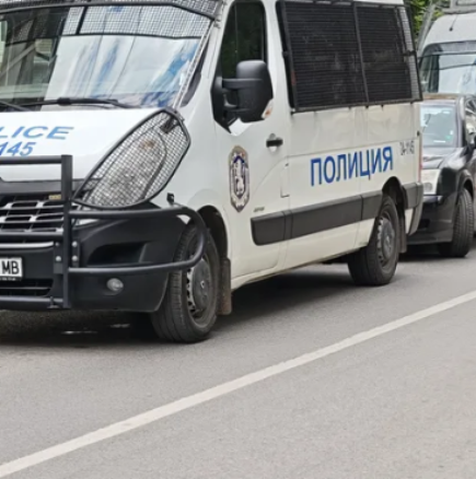 Извънредно! Жена наръга с нож няколко човека в центъра на София!