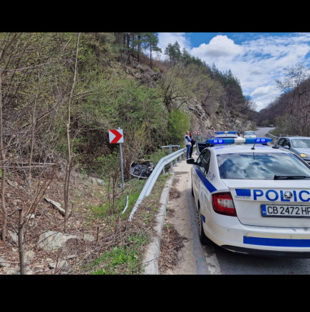 Четирима в Спешното след верижна катастрофа на пътя Русе-Велико Търново, сред тях дете на 12 г!: