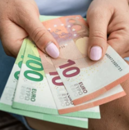 Парите са в сметката им в понеделник! Тези 3 знака излизат от минуса и се отърват от дълговете за минута до 12