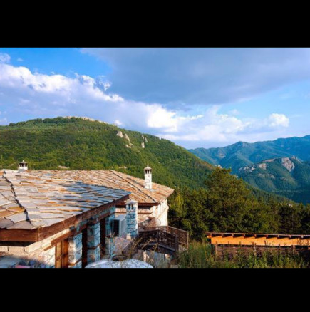 Селото на богаташите в България: 7 милионери живеят къща до къща там!