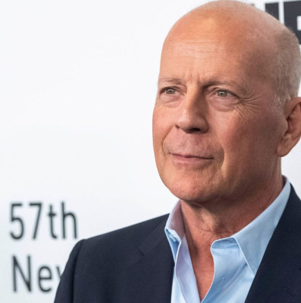 Ето 90-годишната майка на Брус Уилис-Живее активно и помага-Видео