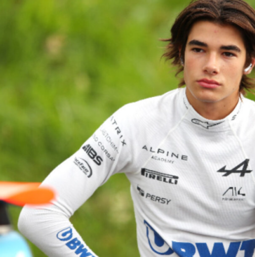 Ето го 7-годишния Никола Цолов и приятелчето му, което триумфира във Формула 1, на пистата като деца