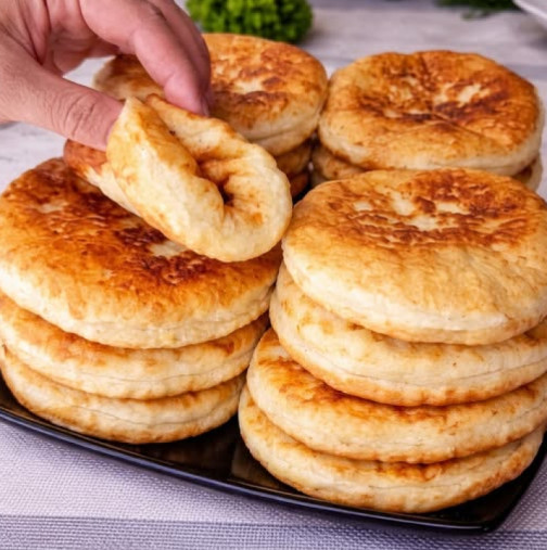 Бързи и евтини Селски картофени питки: Пека и ядем вместо хляб, а пълнени са невероятни!