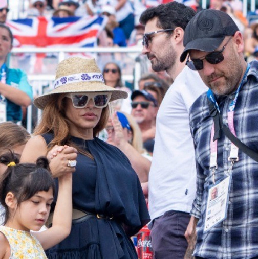 Те се къпят в милиони, а децата им никога не са имали бавачка: Единствената двойка в Холивуд, която не се „разболява“ от слава