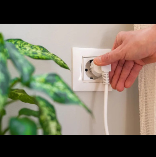 Мълнията може да го изпържи за секунда: Устройство, което трябва да изключите незабавно (НЕ Е телевизорът!)