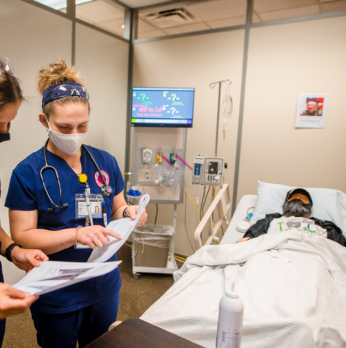 Всички го подминаваха като бездомник, но тя го спаси: Когато паметта му се върна, животът ѝ се промени завинаги