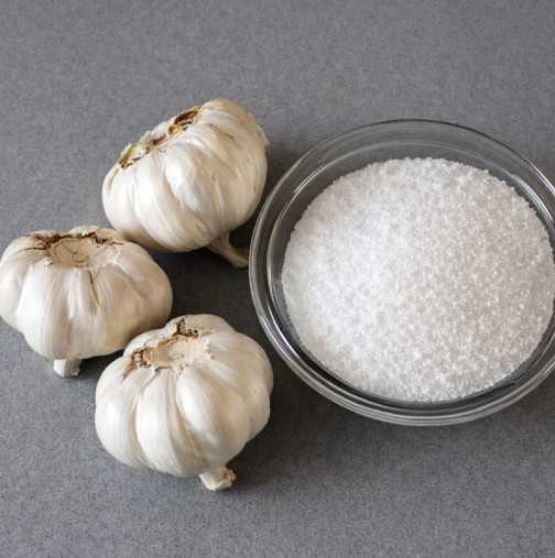 Вземете скилидки чесън, обикновена сол и благодарете за този трик на баба си!