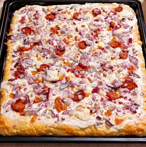 Подпламеник - уникална словашка пица, по-вкусна от пърленка и чесново хлебче!