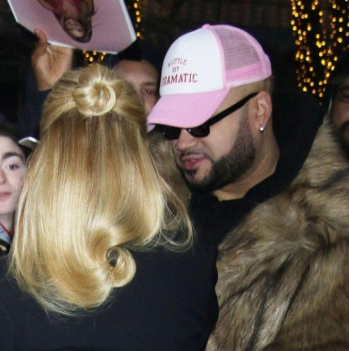 Кой би си помислил, че е почти на 50-Сара изглежда шикозно на прага на шестото си десетилетие-Снимки