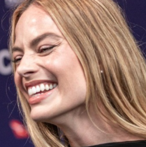 Тя подстрига красивата си дълга коса, никой не я позна: Марго Роби се разходи с най-модерната прическа-Снимка