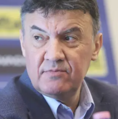 Почина Боби Михайлов