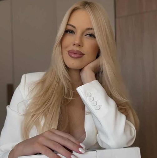 Натали Трифонова празнува половин годинка на сина си - вижте порасналия Арън и вълшебната му торта: