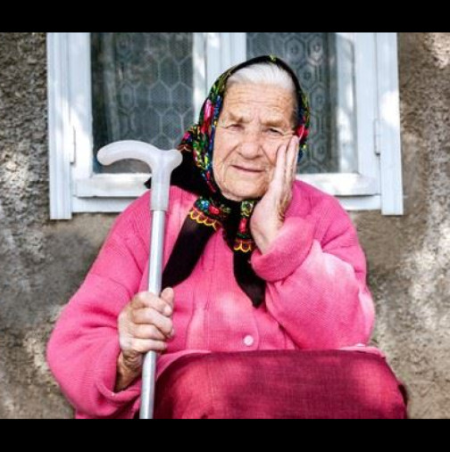 На 76 баба Ангелинка няма високо кръвно или холестерол: Взема по 2 супени лъжици от тази смес всеки ден и е здрава като пушка!.