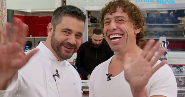 Ето я нежната и красива съпруга на Чикагото, Мария: Направи го на две стотинки пред камерите!