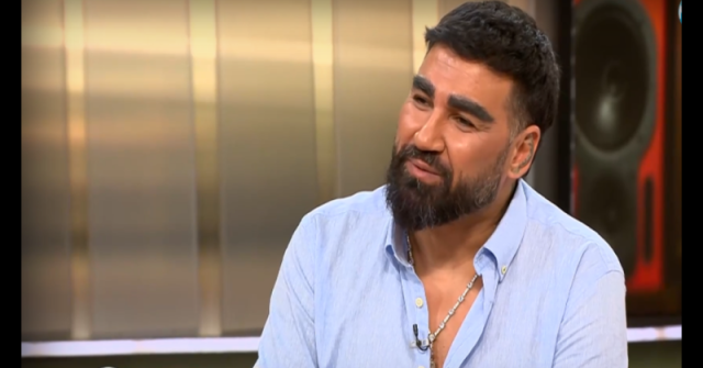 Бабата на Азис пресказала славата му, Васил НЕ Е името, с което е записан при раждането!