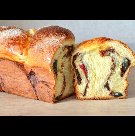 И румънците правят козунаци за чудо и приказ! Тази рецепта за Румънски козунак с орехи и локум е божествена: