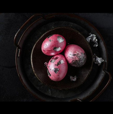 Ако ги ядете, рискувате здравето си: 5 неща, с които НИКОГА не бива да украсявате великденски яйца