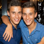 Токов удар уби двама братя близнаци, които загинаха прегърнати