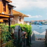 Британската преса се съсипа да хвали този български курорт, където бирата е 2 евро