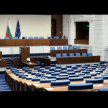 Блондинка с ослепителна усмивка е новият шеф на Парламента! Вижте красавицата: