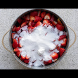 ДОМАШНО сладко от ягоди БЕЗ ГРАМ консерванти! Трябва ви само плодът и още 2 съставки: