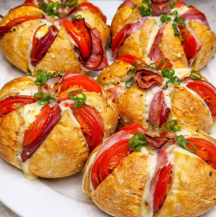 В супермаркета струват центове, а аз правя от тях закуска за милиони! Пълнени хлебчета Закуска - сочни и зверски вкусни: