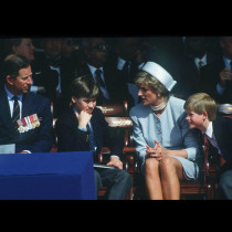 Защо принцеса Даяна започна да си лакира ноктите в червено след развода с Чарлз? Кралицата не можеше да го понася: