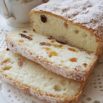 Бял кекс: Кралят на сладкишите за кафе! Фин, топящ се в устата и пълен със сушени плодове: