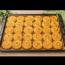 Смесвам сварени картофи с малко брашно и чесън, а после пека тези чудни Охлювчета: По-вкусно е от милинки и сиренки!