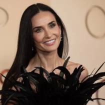 Известните гримьори са единодушни: Това е най-силният сенки за очи за жени над 50 години