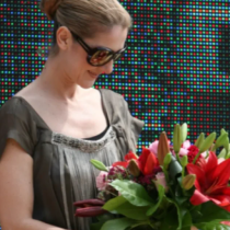 Съпругът ѝ почина в ръцете ѝ, затова и тя се разболя: Историята на живота на певицата разбива сърцето