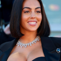 Не е истина колко струва колекцията от чанти на Джорджина Родригес