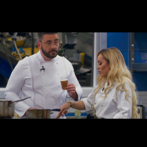 Нора Недкова мята букли и надига чашката в Hell's Kitchen - Ангелов побесня!