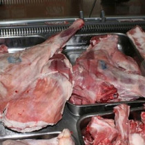 Как да разпознаете застояло агнешко месо: Месарят разкрива къде да търсите, „там можете да видите всичко“