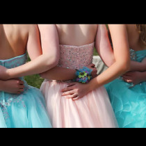 Бъдеща абитуриентка сподели какъв бюджет е отделило семейството й за бала - малко или много ви се виждат?