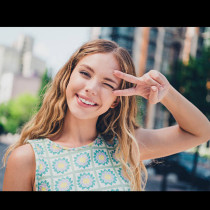 Хороскопът за 15 април: РАКЪТ получава новини за пари следобед, неочаквано посещение изненадва ДЕВАТА